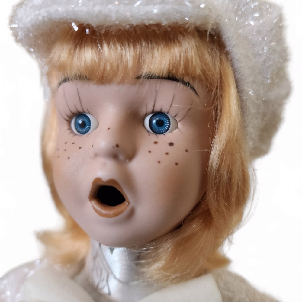 Vintage Boy Christmas Caroler Decor - Picture 8 of 11